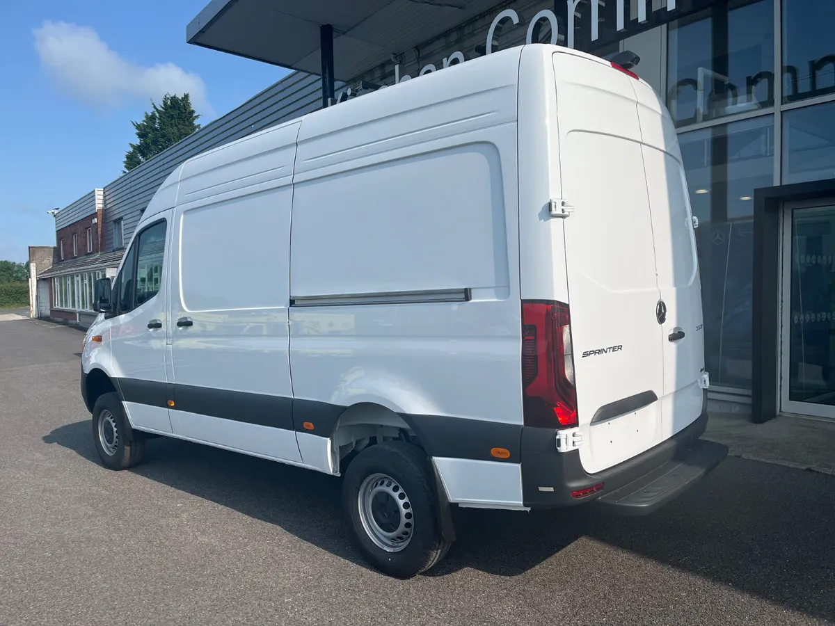 New Sprinter 319/36 MWB 4x4 - Image 3