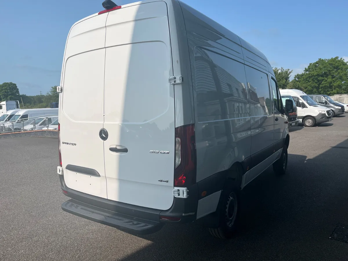 New Sprinter 319/36 MWB 4x4 - Image 4