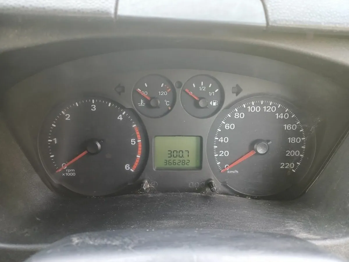 Ford Transit 2010 - Image 2