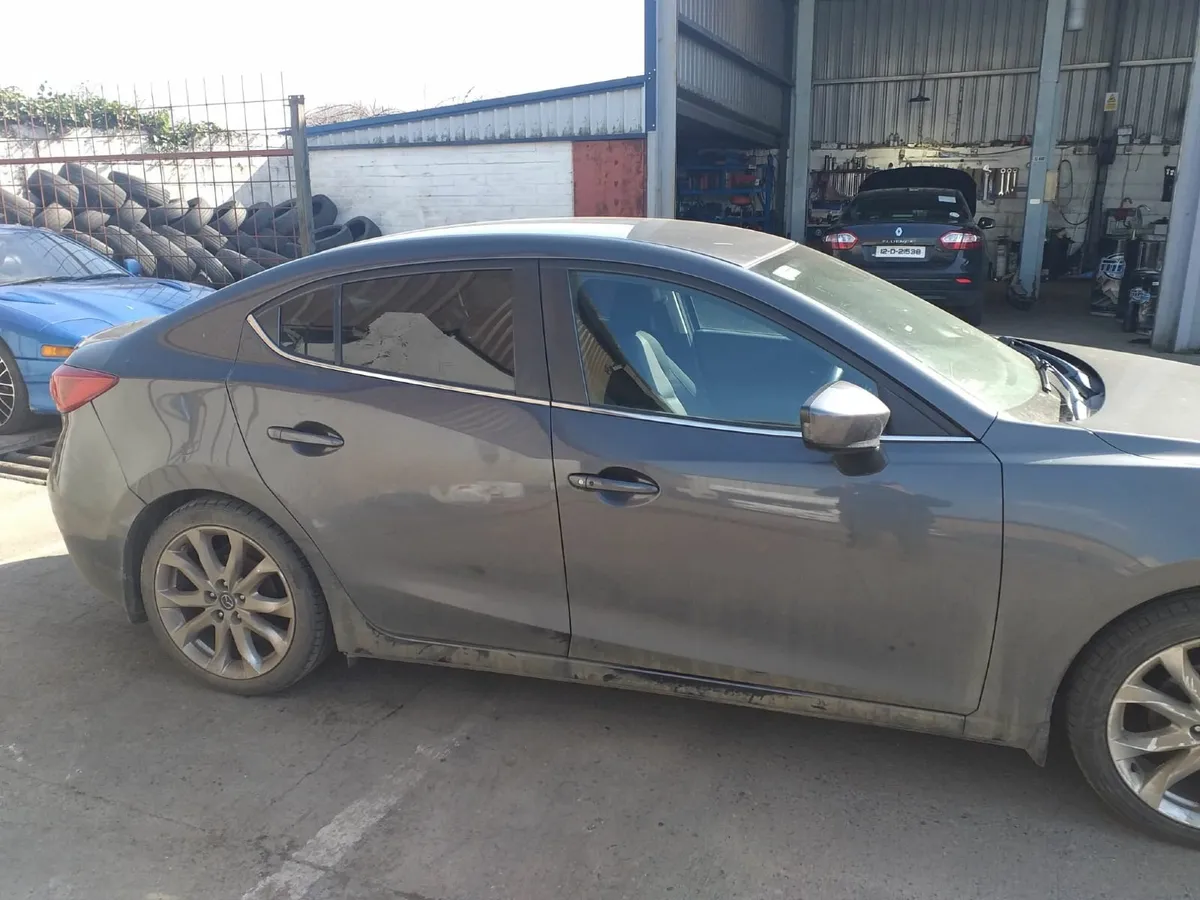 Breaking Mazda 3 2015 - Image 2