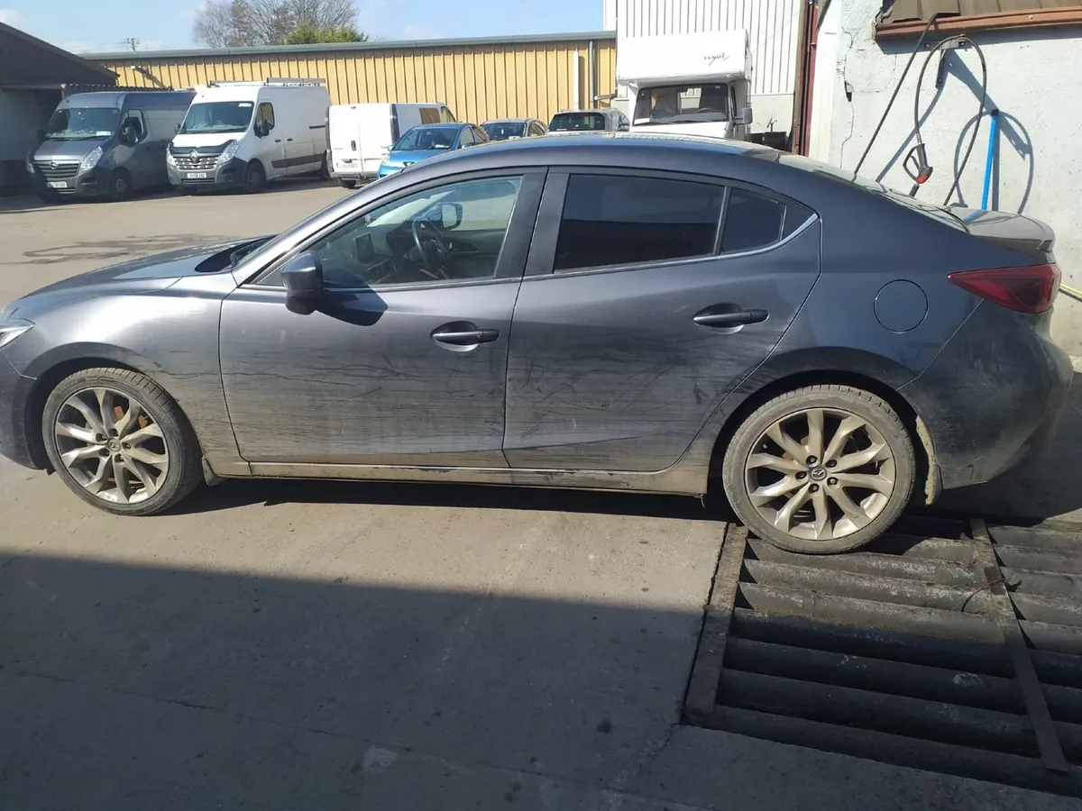 Breaking Mazda 3 2015 - Image 3