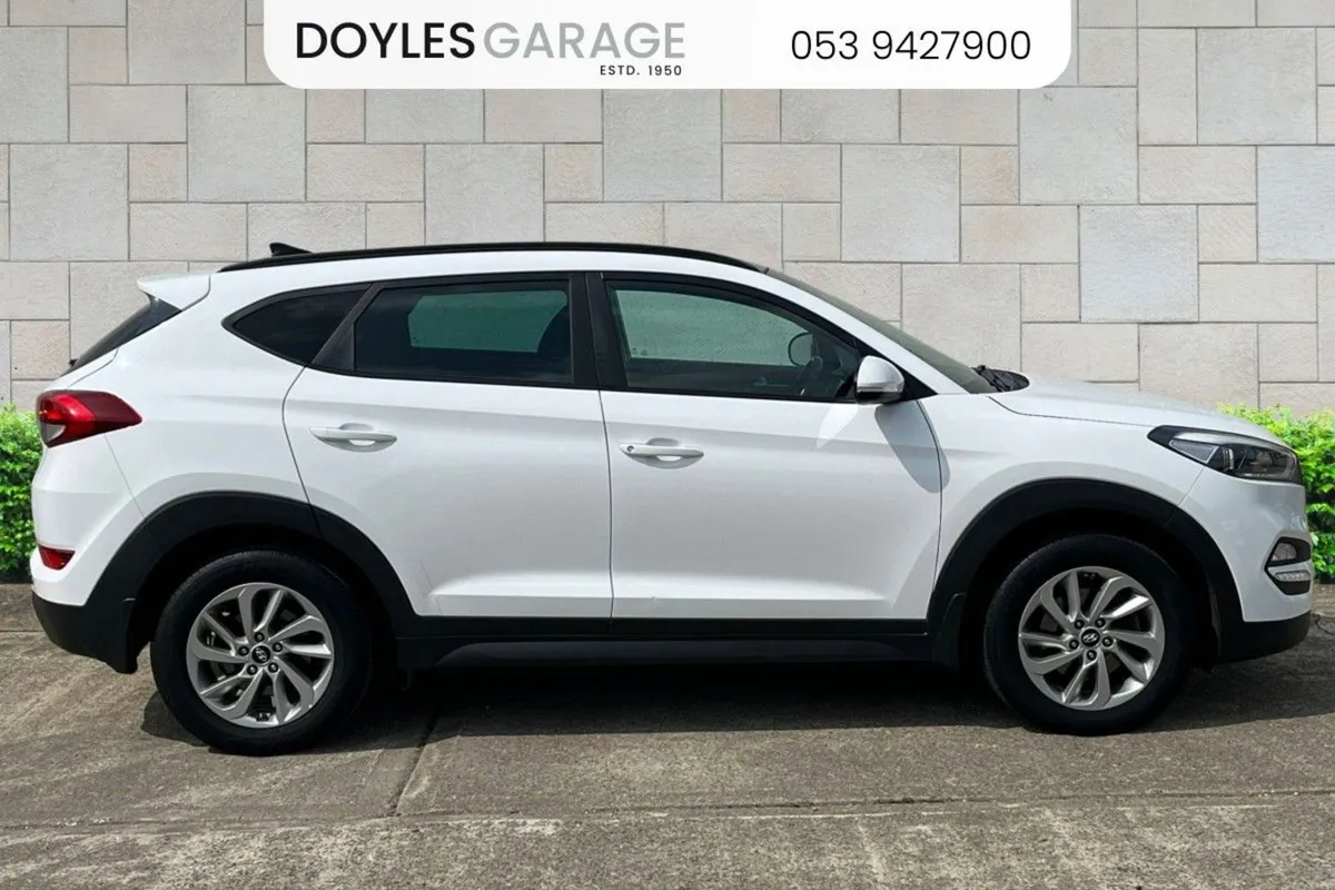 Hyundai Tucson Premium 1.7 Diesel - Image 2