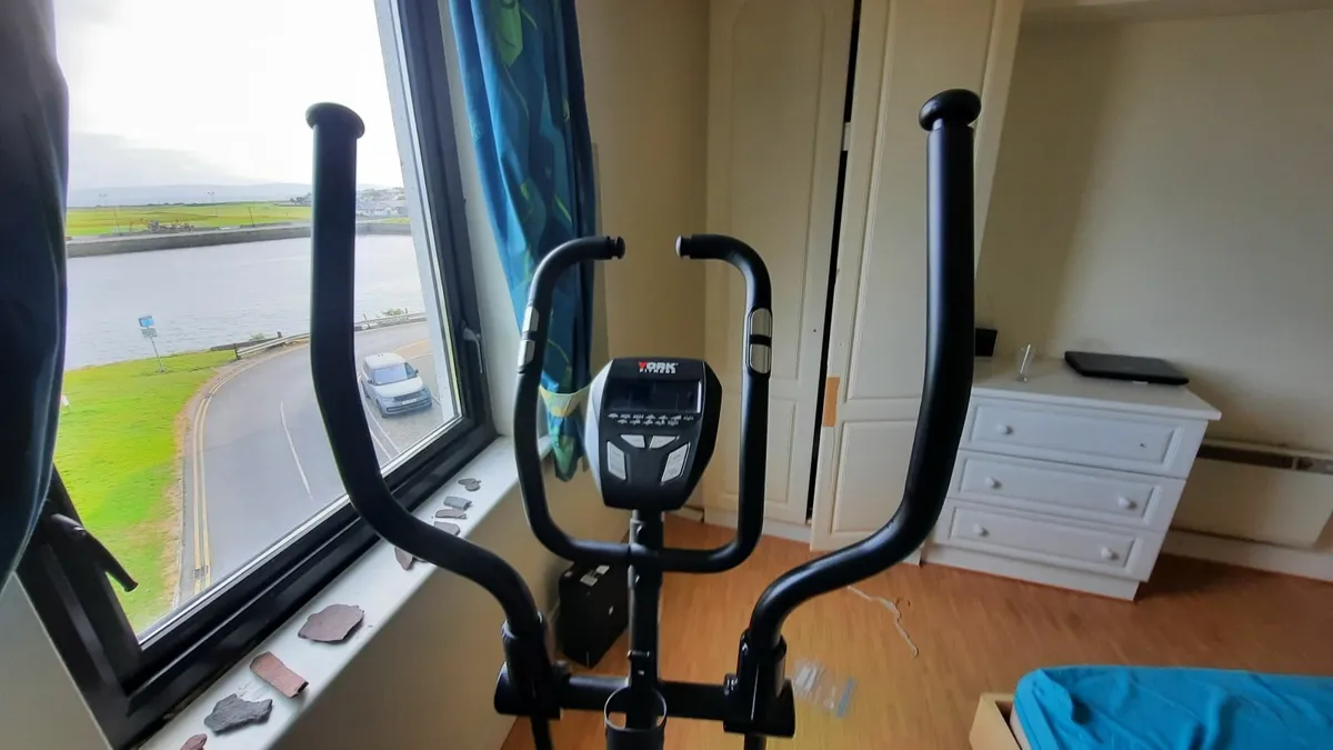 Crosstrainer - Image 1