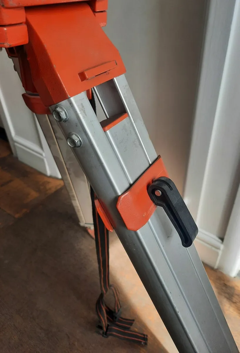 Aluminium Tripod - Survey standard - (Second-Hand) - Image 4