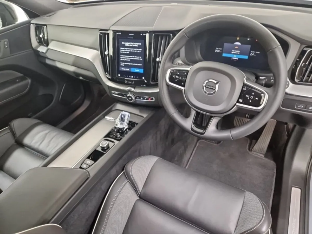 Volvo XC60 T6 Phev Plus Dark - Image 4