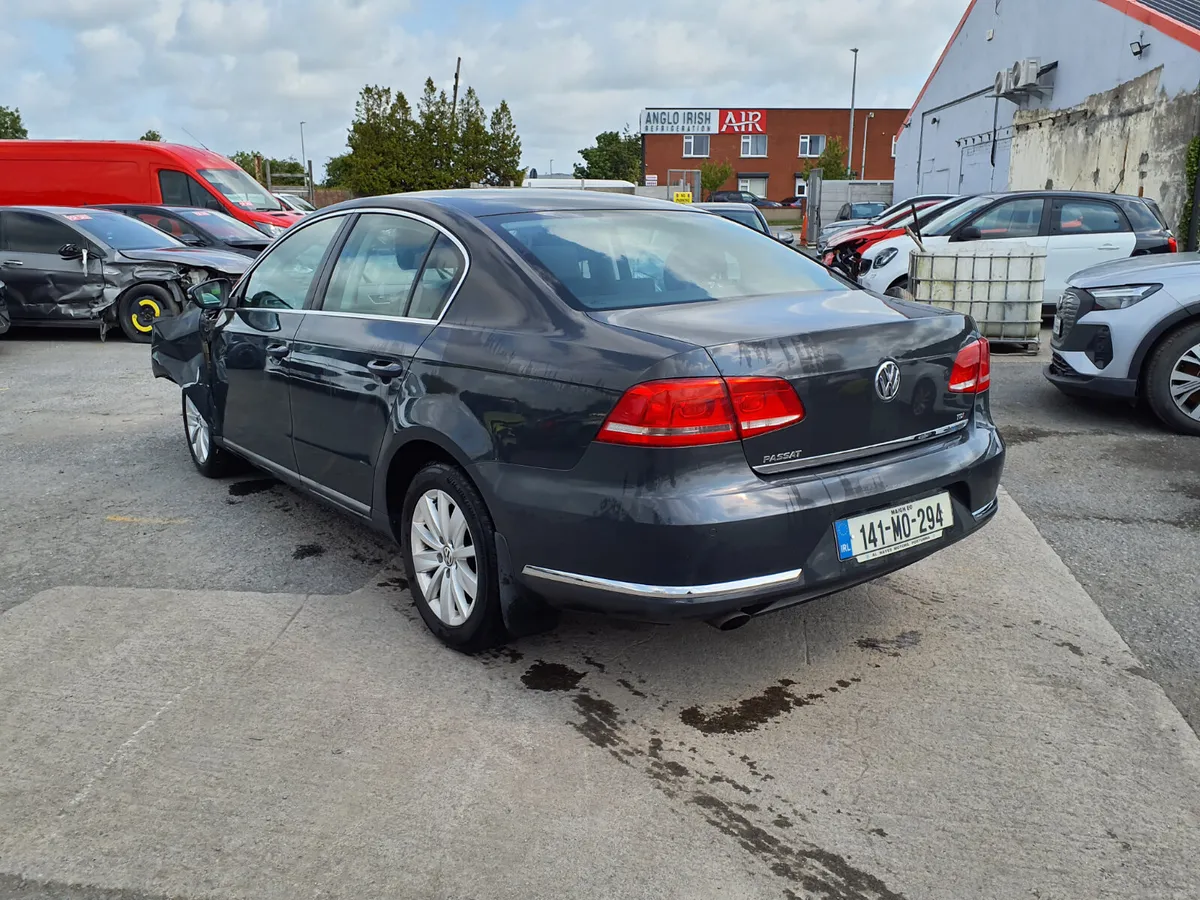 VW Passat 2014 frontal damage Driving perfectly - Image 3
