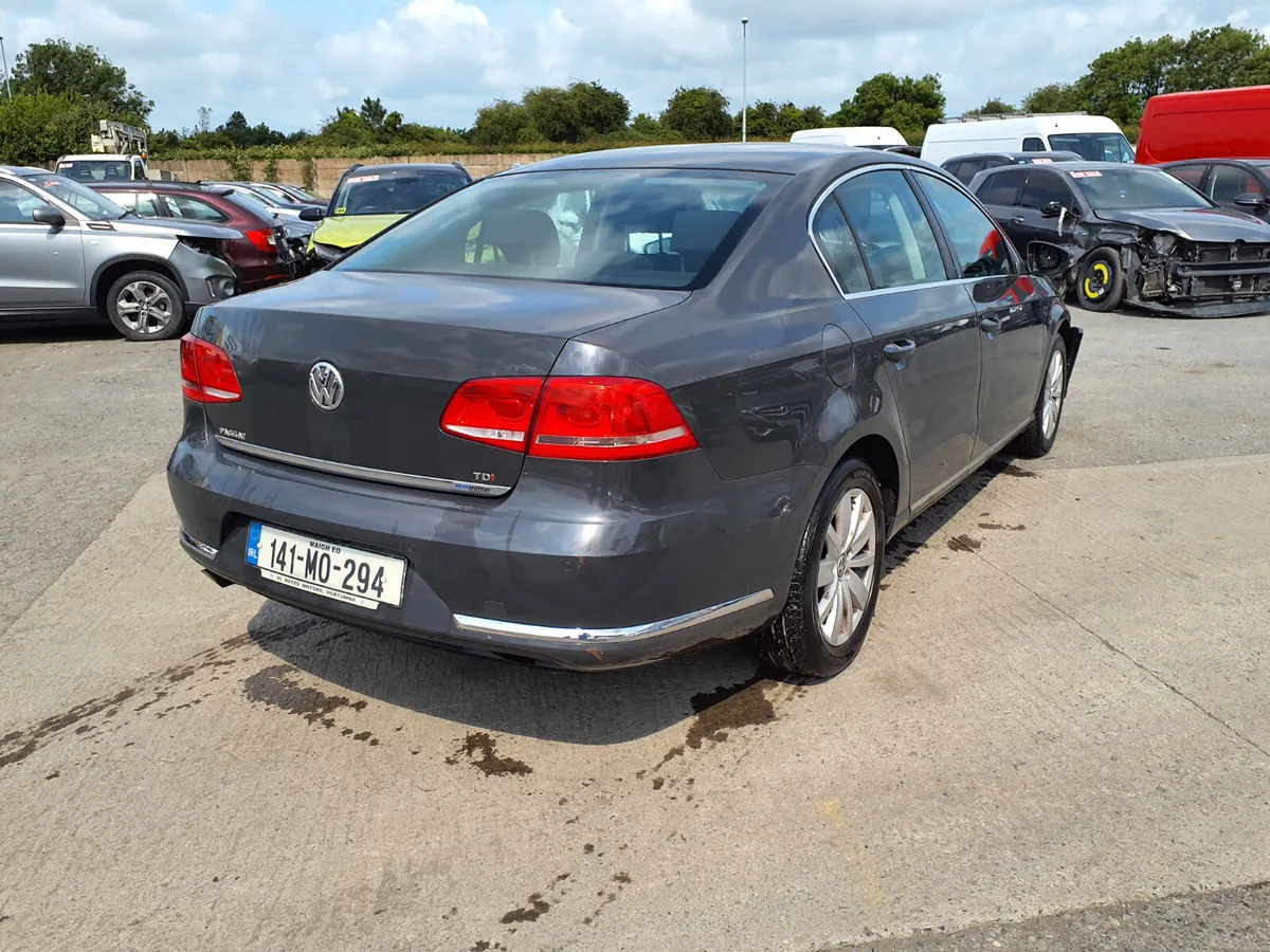 VW Passat 2014 frontal damage Driving perfectly - Image 4