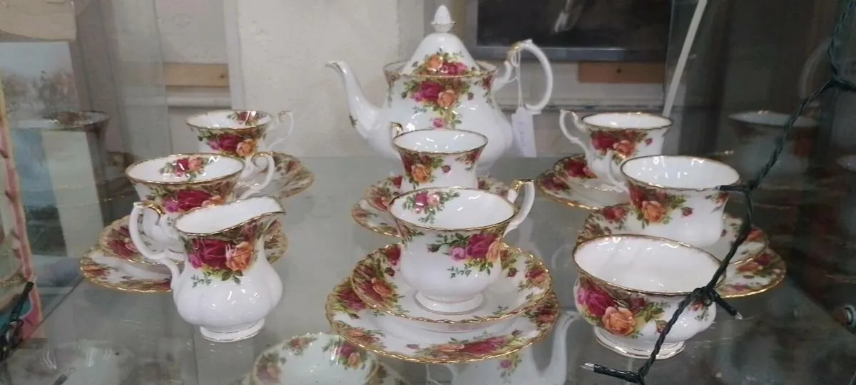 Royal Albert Country Rose Tea Set - Image 1