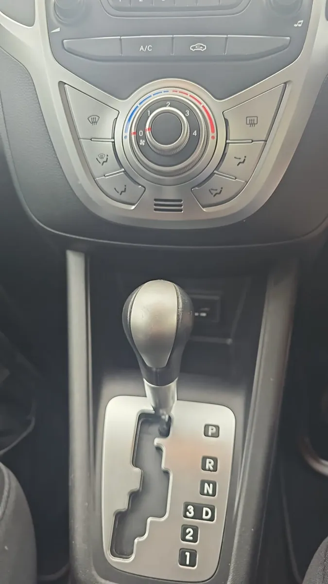 2015 Hyundai ix20 Automatic 1.6 Petrol - Image 4