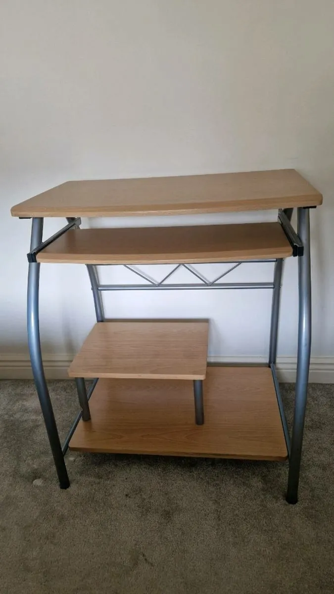 Office desk - Image 1