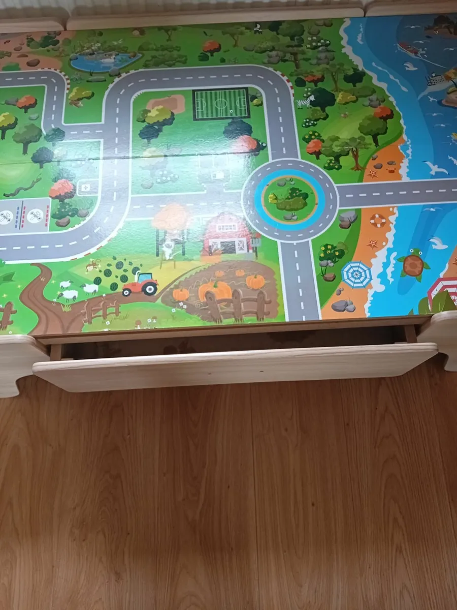 Play table - Image 1
