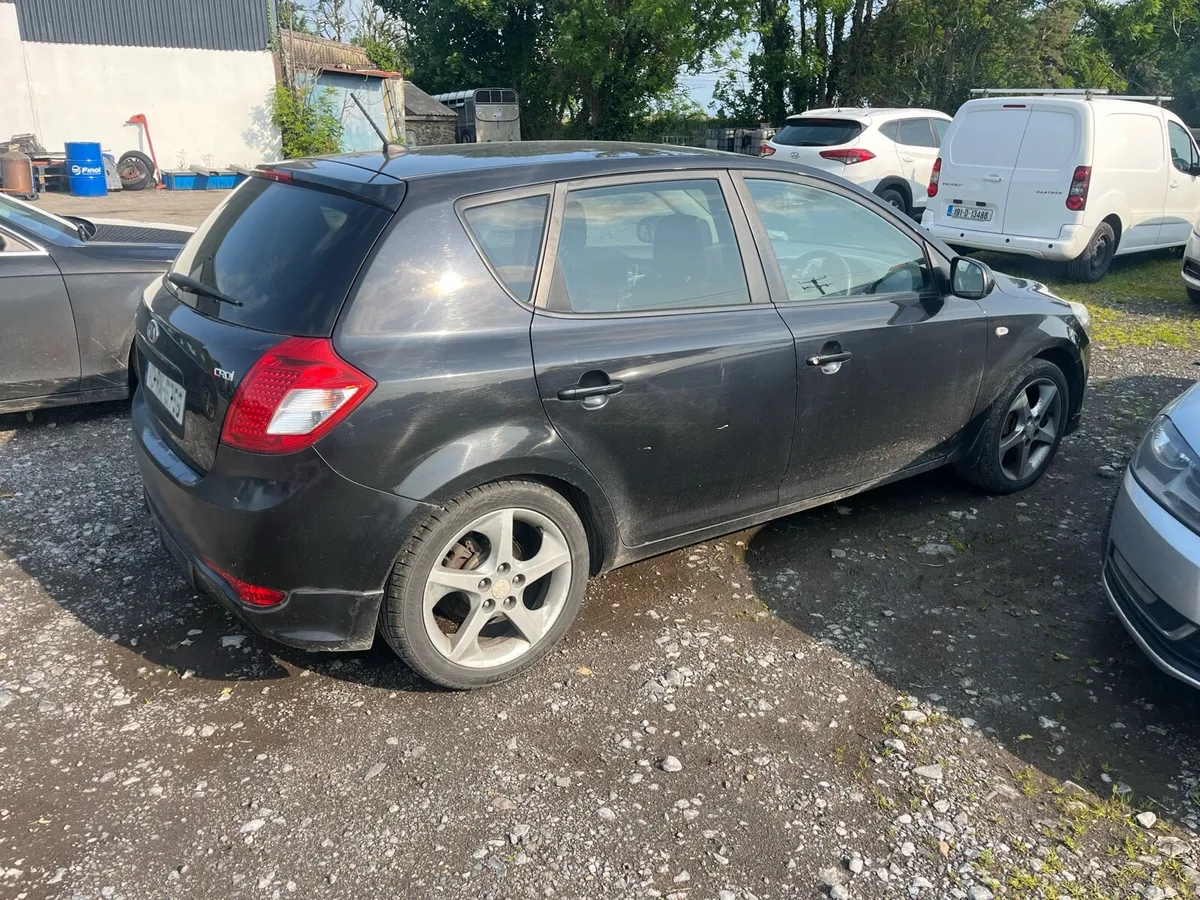 2010 Kia ceed tax and test - Image 2