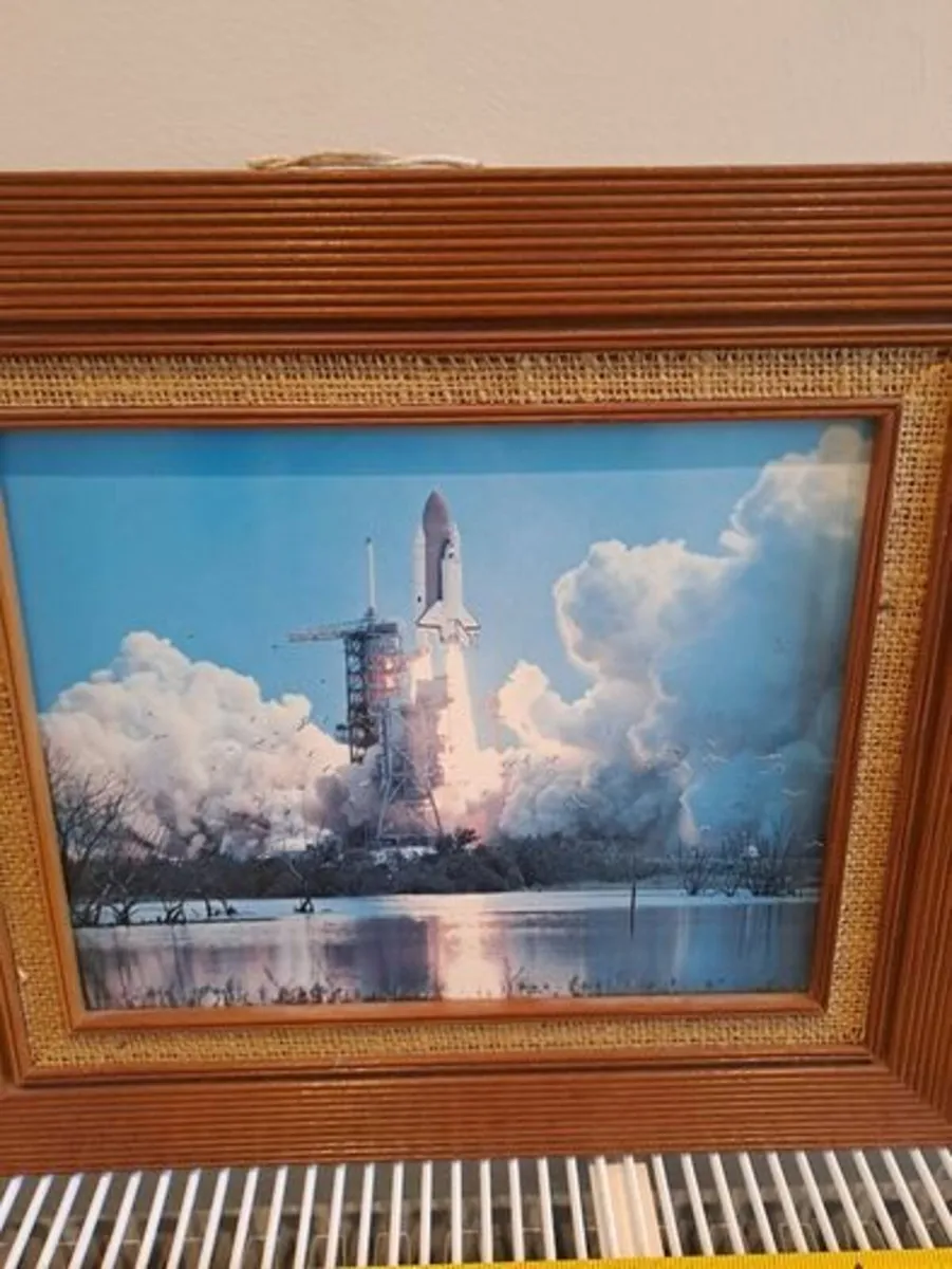 Vintage pictures frames Space - Image 2