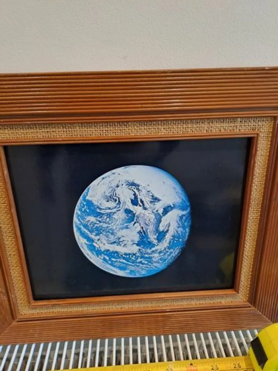 Vintage pictures frames Space - Image 3