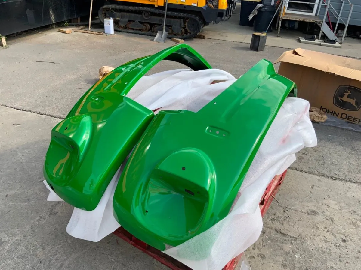 UNUSED JOHN DEERE 20/30 SERIES  MUDGUARDS. - Image 2