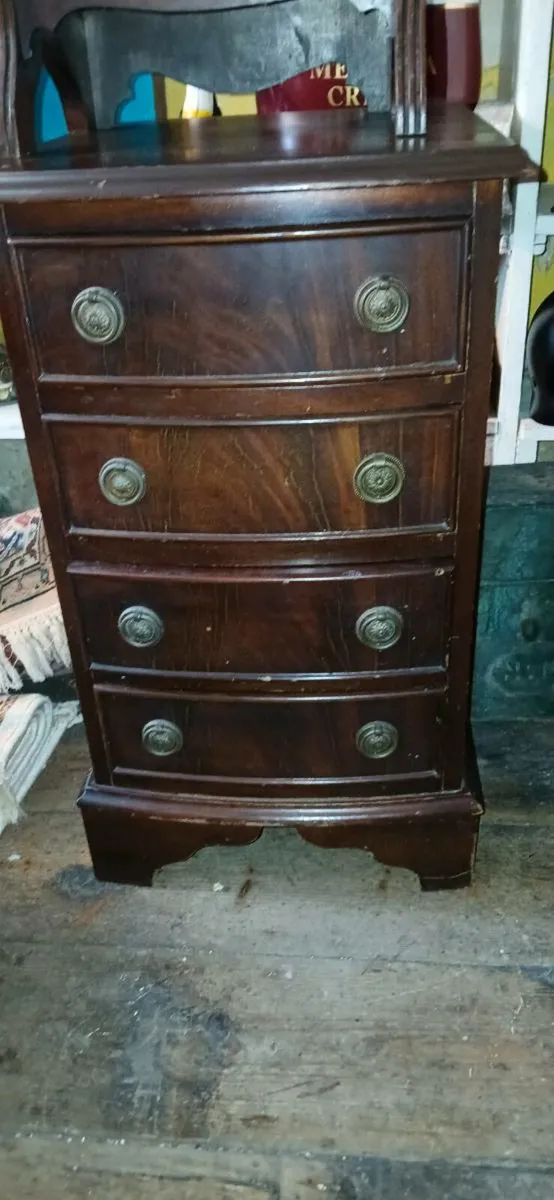 Small 4 drawer chest of drawers - Image 1