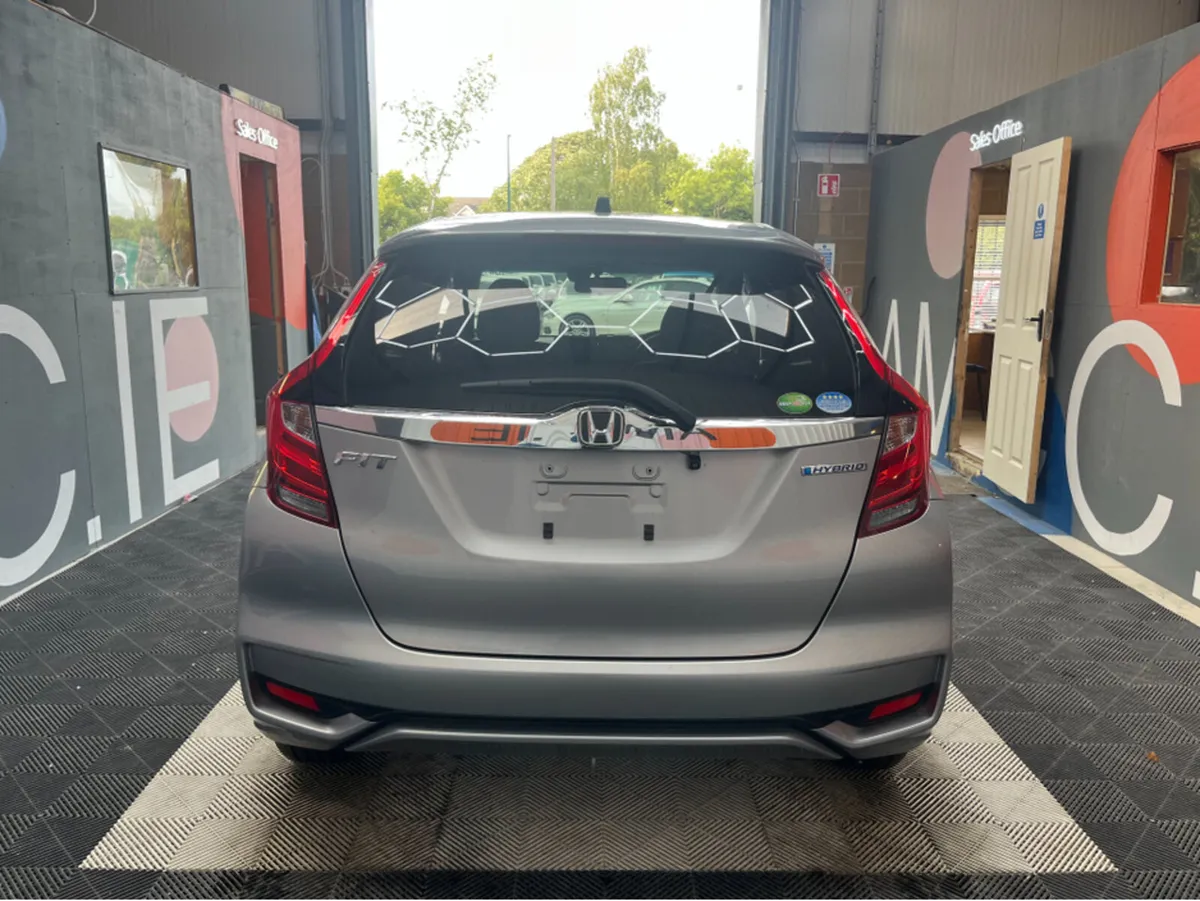 Honda Fit 1.5 HYBRID / 48k KMs / REVERSE CAMERA , - Image 4