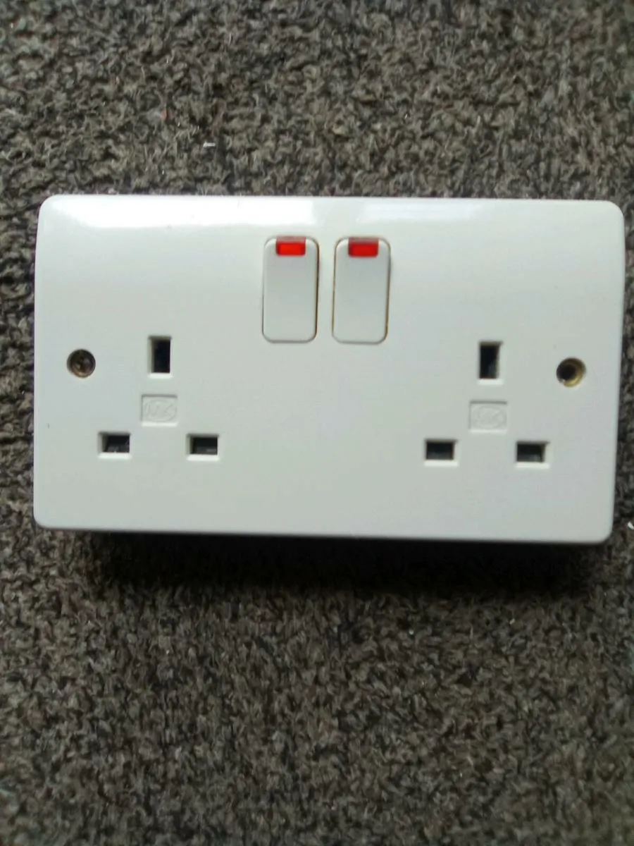 2  MK  TWIN SWITCHED. SOCKETS WITH NEON LIGHTS - Image 3