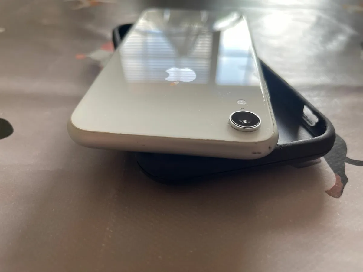 iPhone XR-64GB-SIM Free-Clean - Image 4
