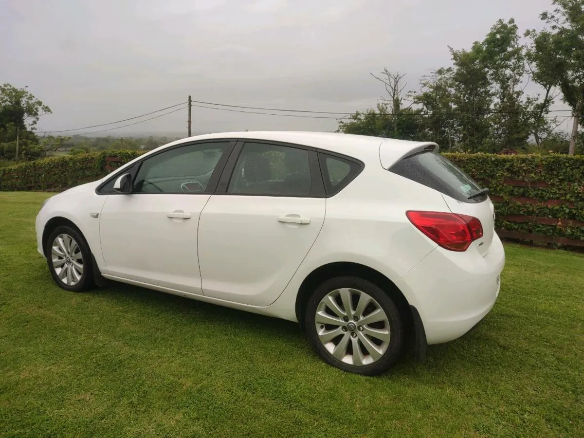 Opel astra 2010 1.4 petrol - Image 2