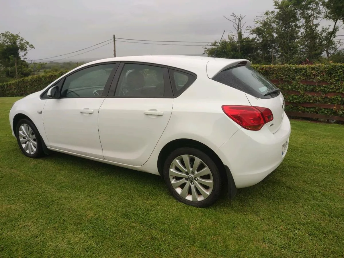 Opel astra 2010 1.4 petrol - Image 4
