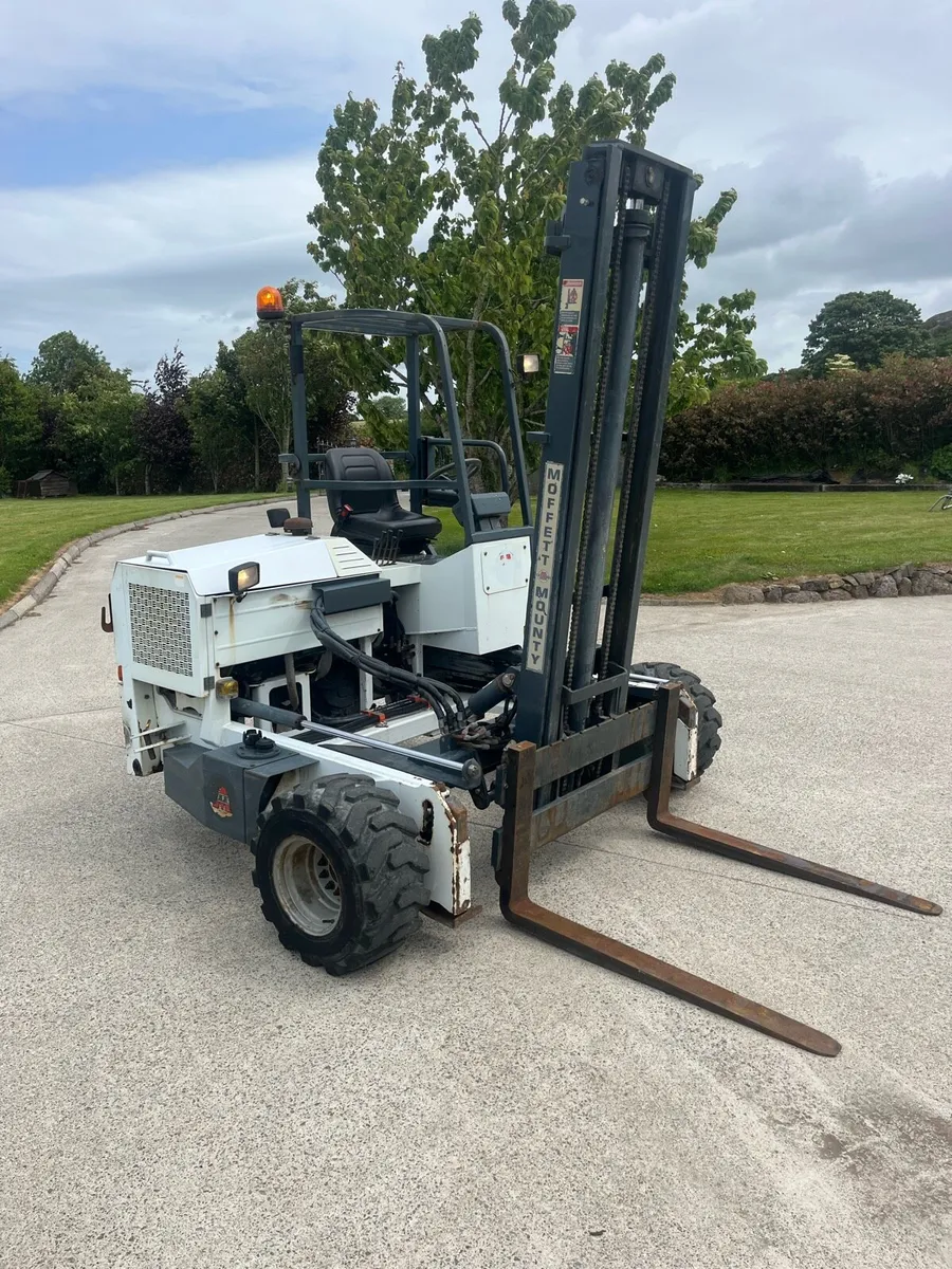 Moffett forklift (only 751 hrs) - Image 1