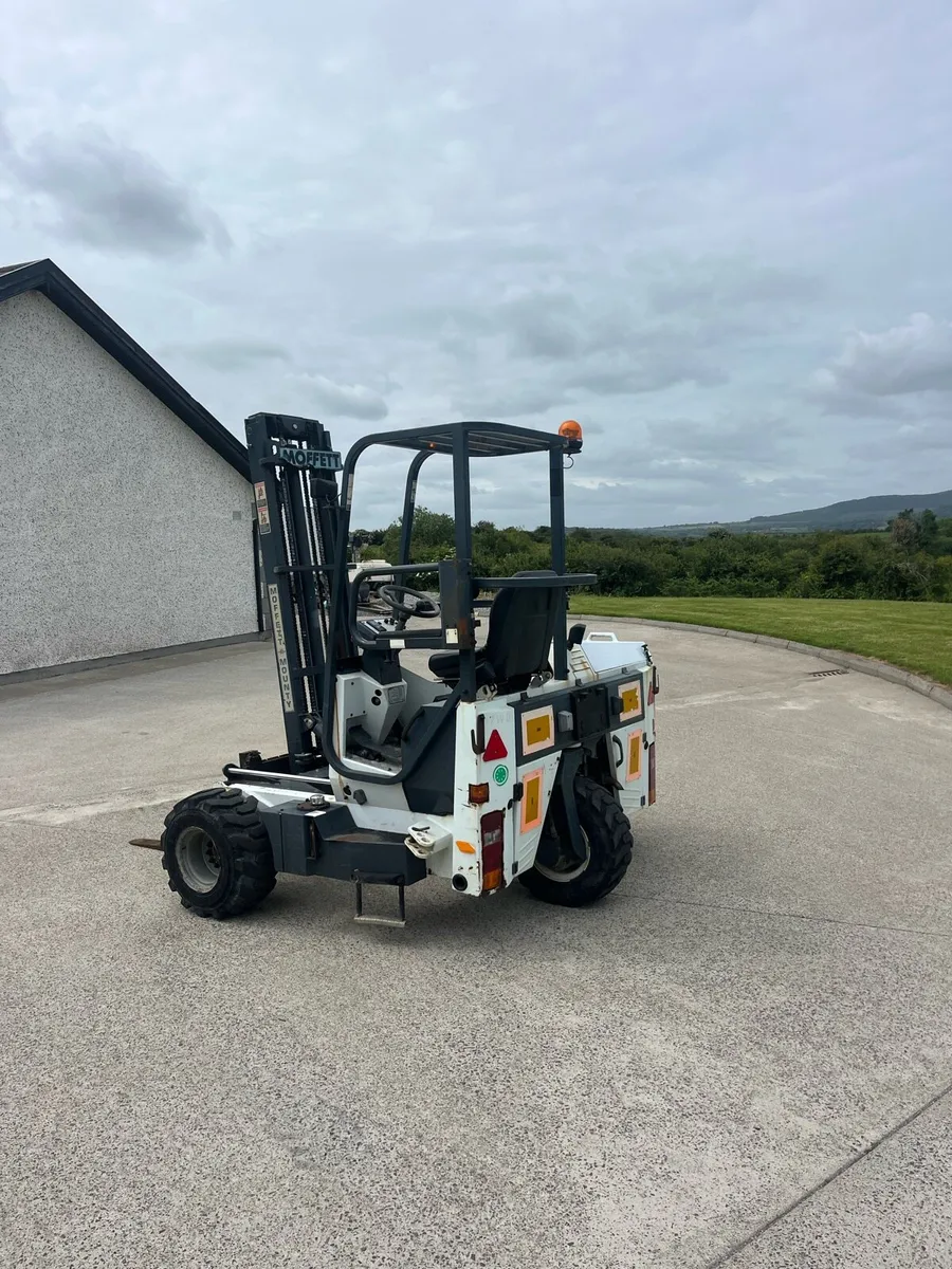 Moffett forklift (only 751 hrs) - Image 3