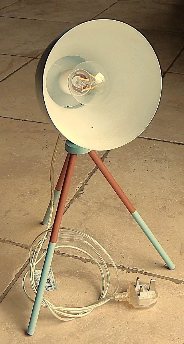 Metal Adjustable Tripod Table Lamp - Image 2