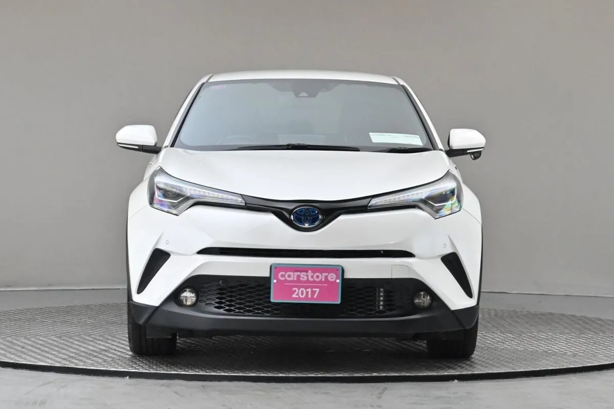 Toyota C-HR 1.8 Hybrid  full Leather reverse Cam - Image 2