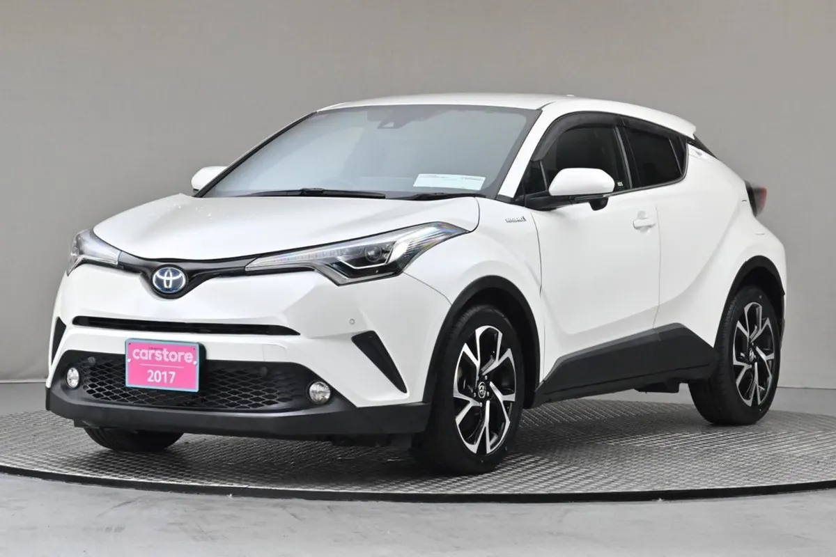 Toyota C-HR 1.8 Hybrid  full Leather reverse Cam - Image 3