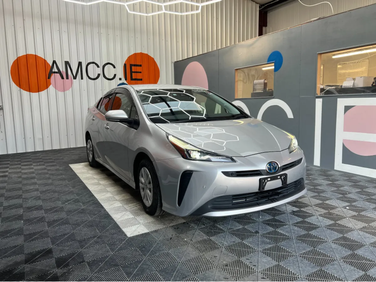 Toyota Prius 1.8 HYBRID /  89k KMs / REVERSE CAMER - Image 1