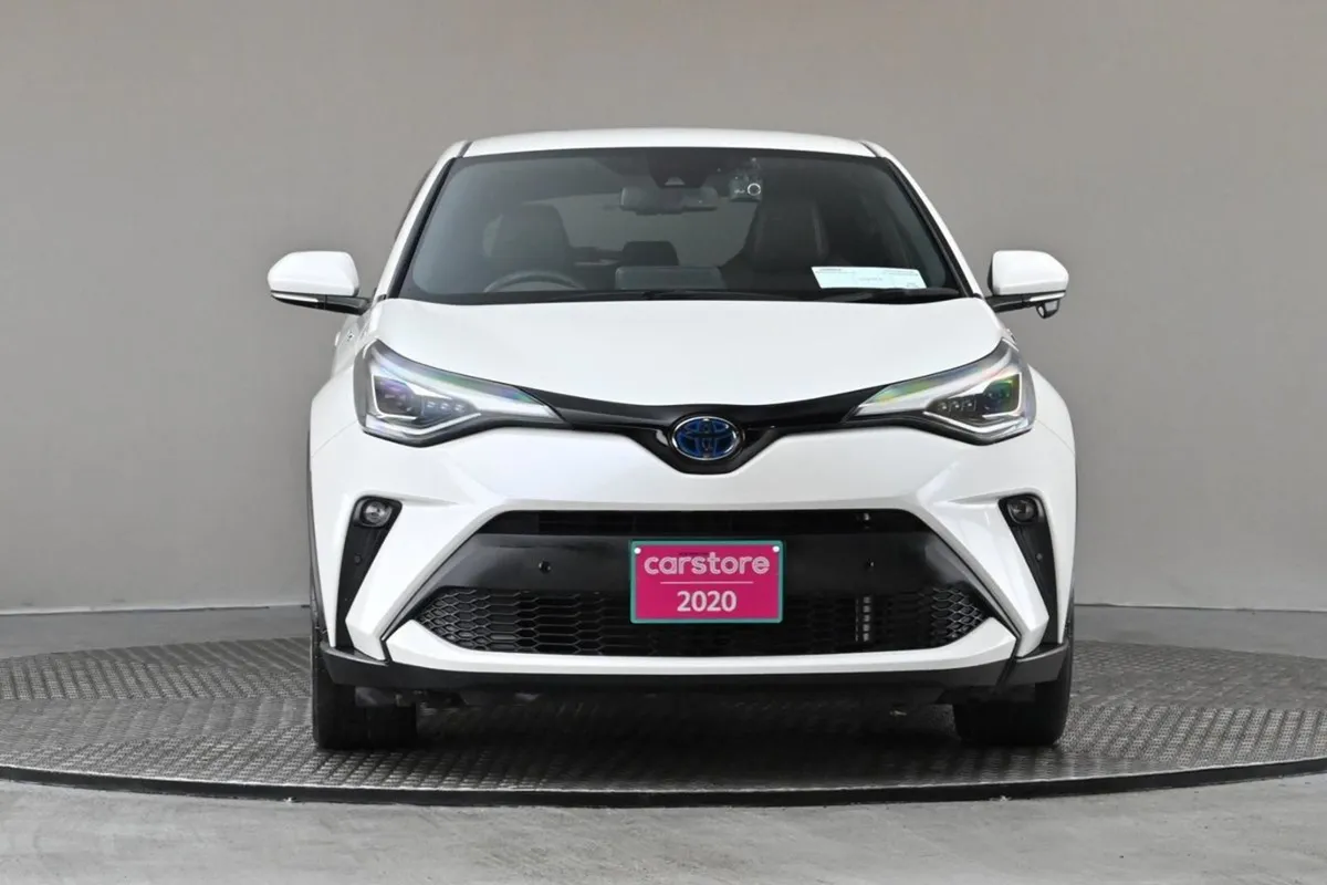 Toyota C-HR 1.8 Hybrid  half Leather android Car - Image 2