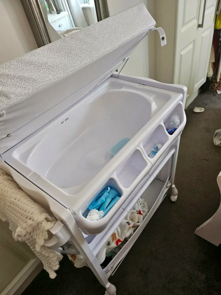 Baby Changing Table / Bath - Image 1
