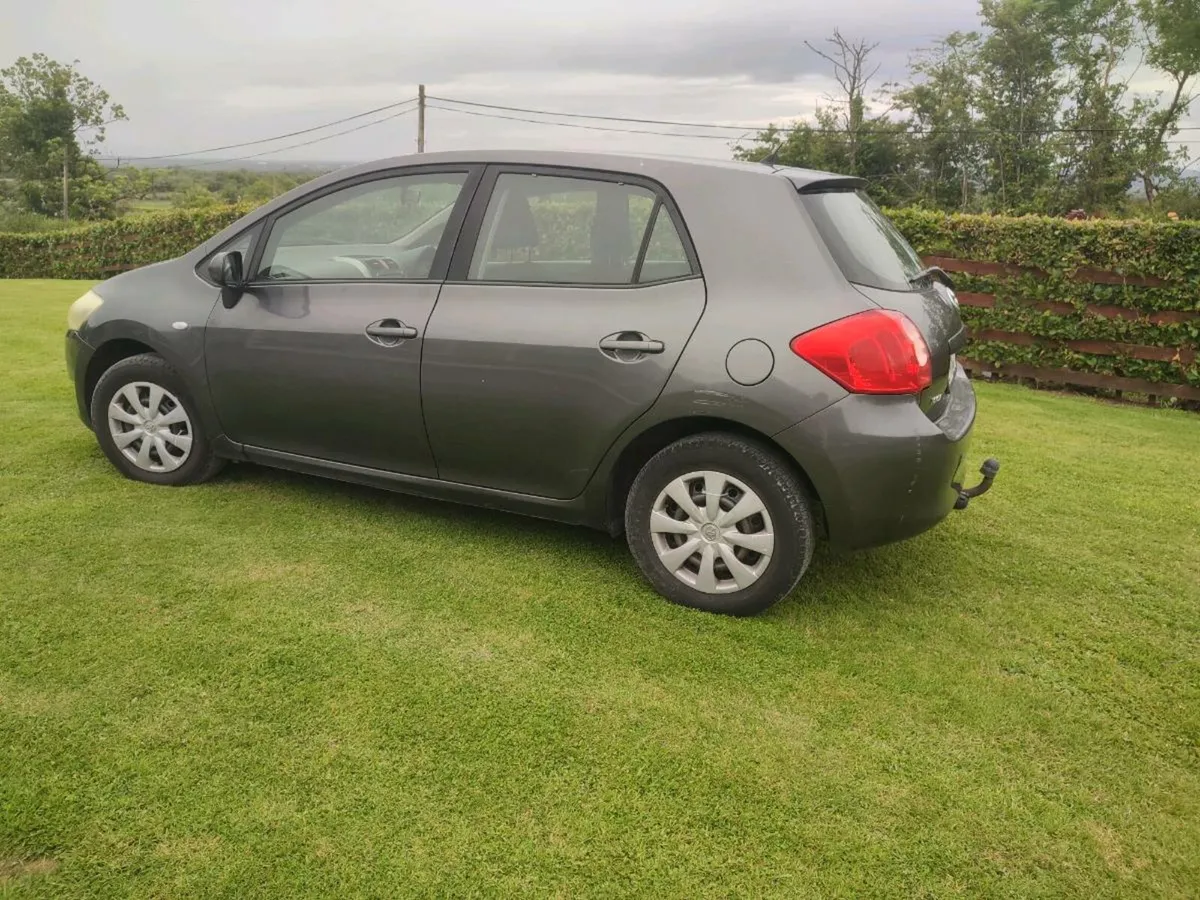 Toyota Auris 2007 - Image 2