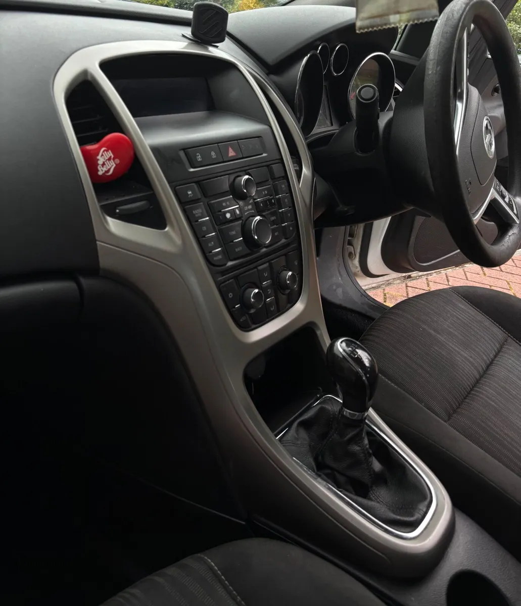 Vauxhall Astra 2011 - Image 3