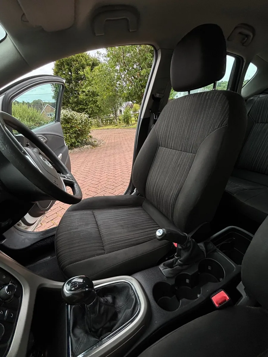 Vauxhall Astra 2011 - Image 4