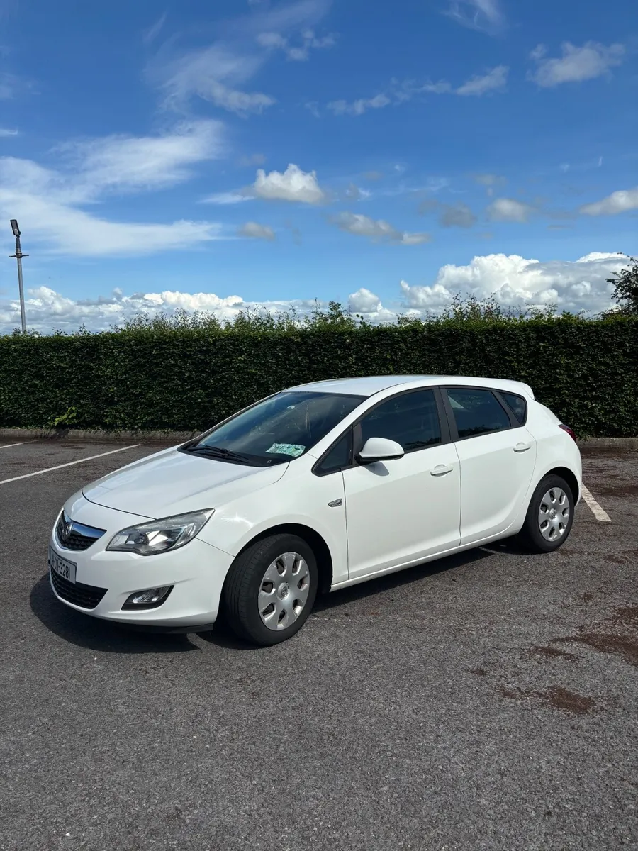 Vauxhall Astra 2011 - Image 1