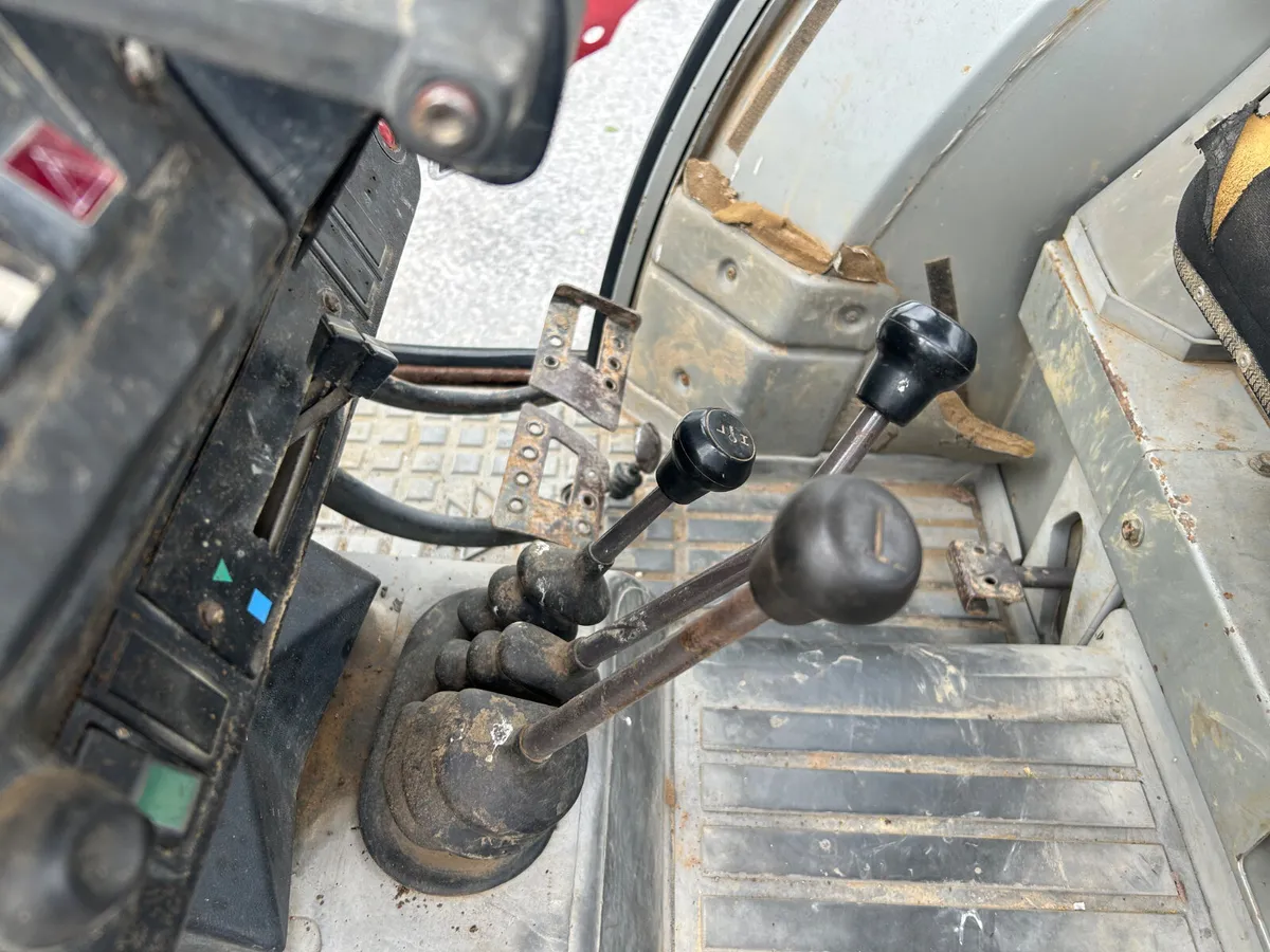 1992 Massey Ferguson 365 2wd - Image 3