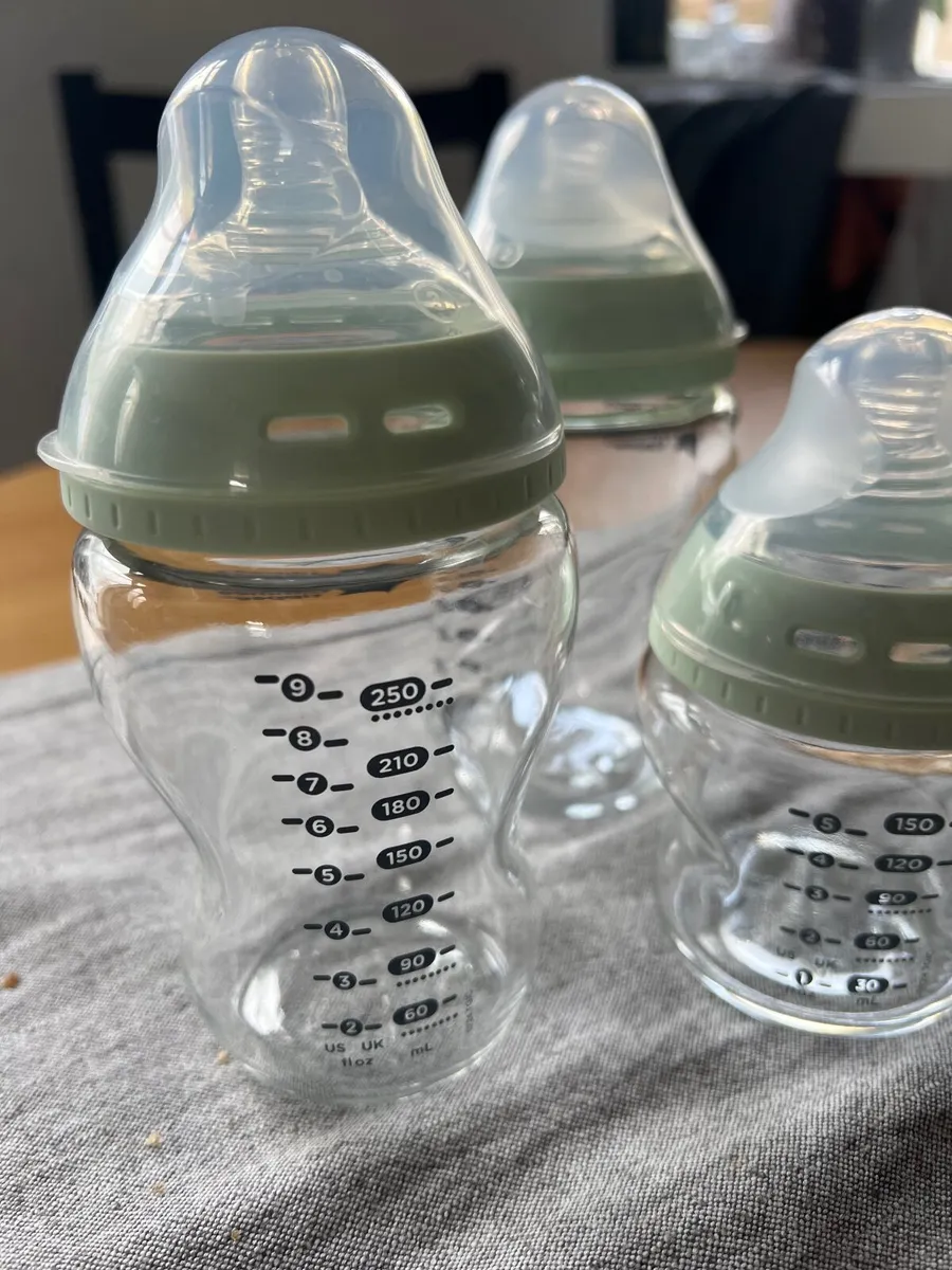 Tommee Tippee glass bottles set - Image 1