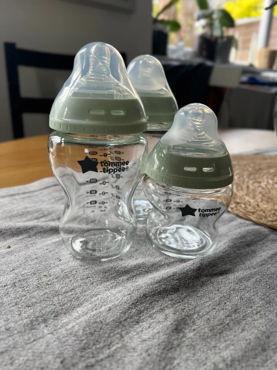 Tommee Tippee glass bottles set - Image 2