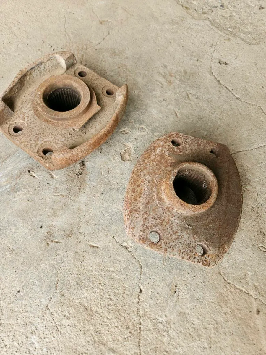 Genuine Kuhn Bolt-on Tine Bracket Y23178-6256030N - Image 1