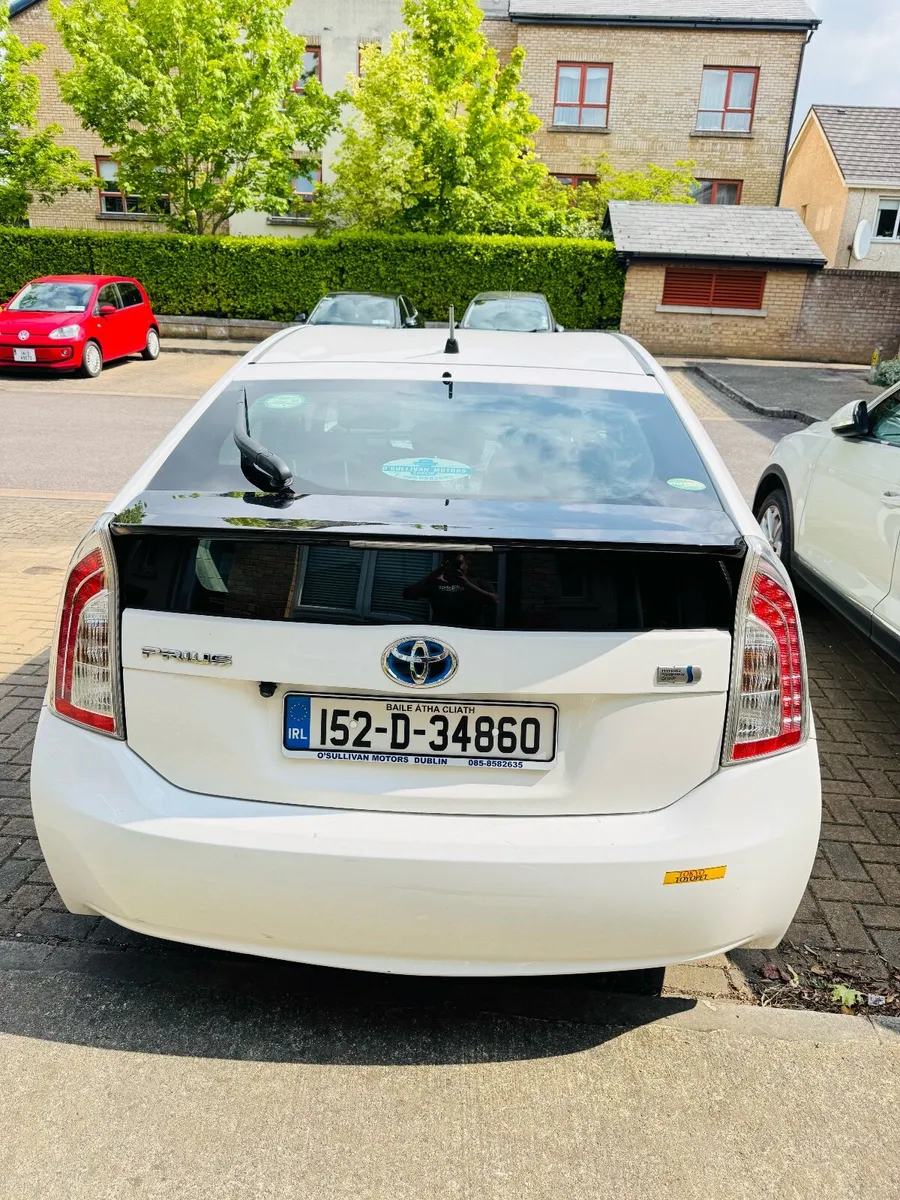Toyota Prius 2015 - Image 2