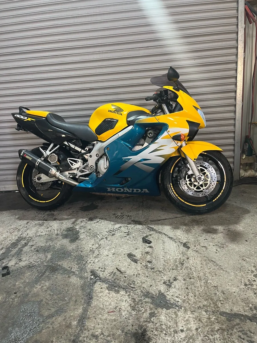 Honda cbr 600F4 - Image 1