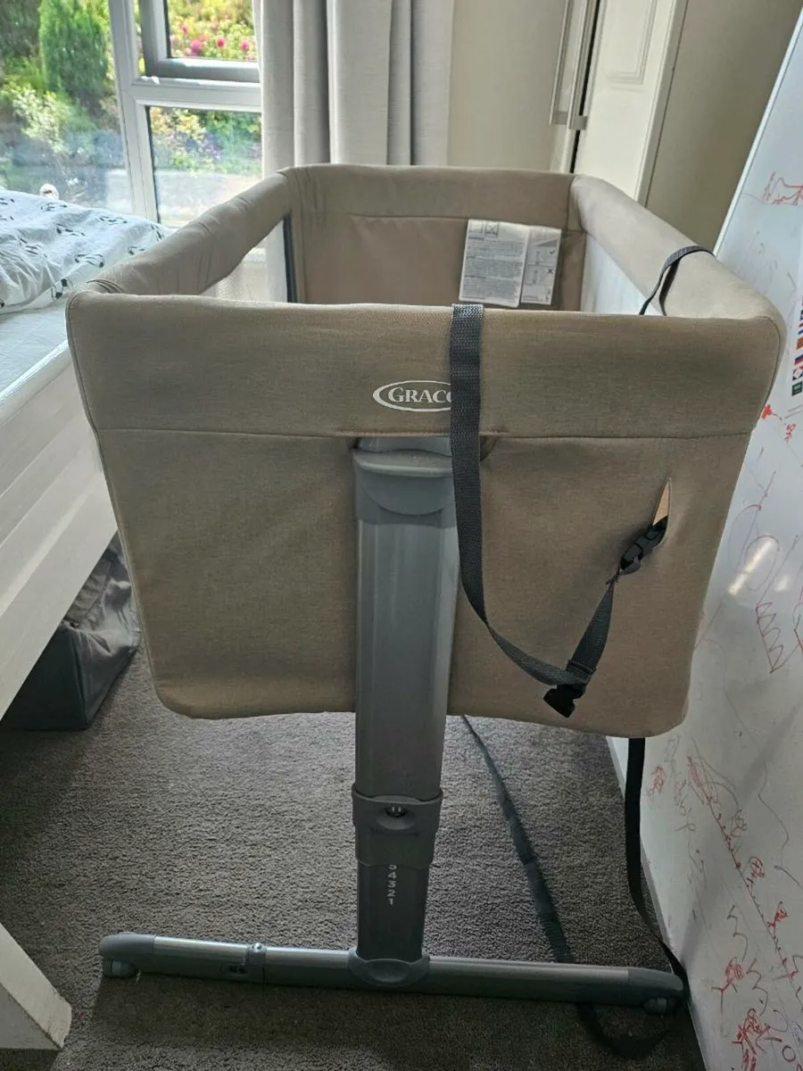 Next to me crib (Graco) - Image 2