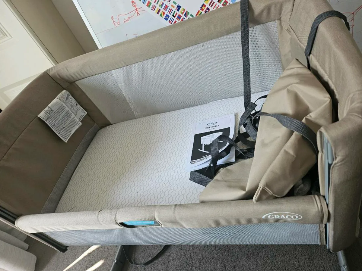Next to me crib (Graco) - Image 4