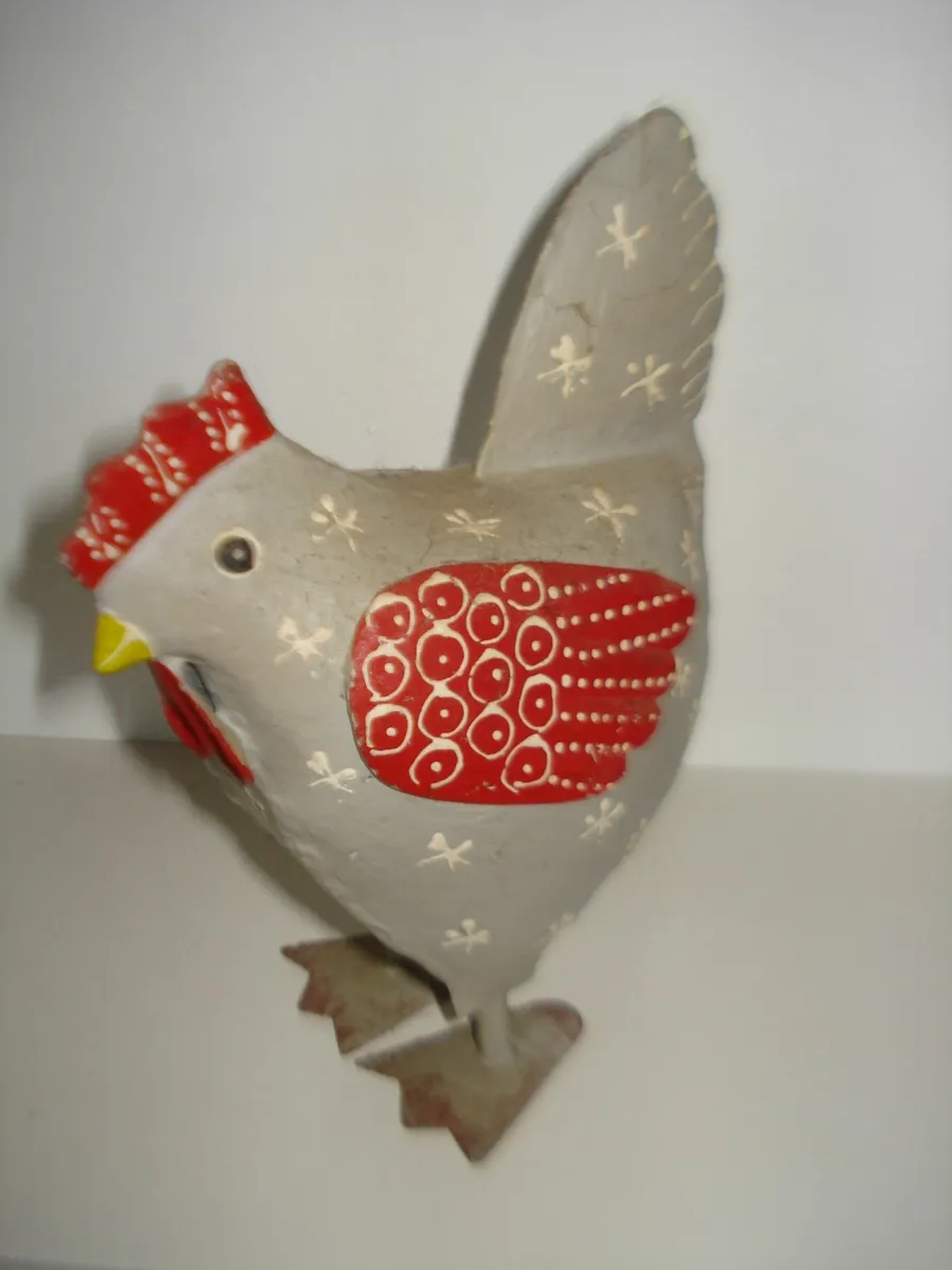 A CERAMIC & METAL HEN. - Image 2