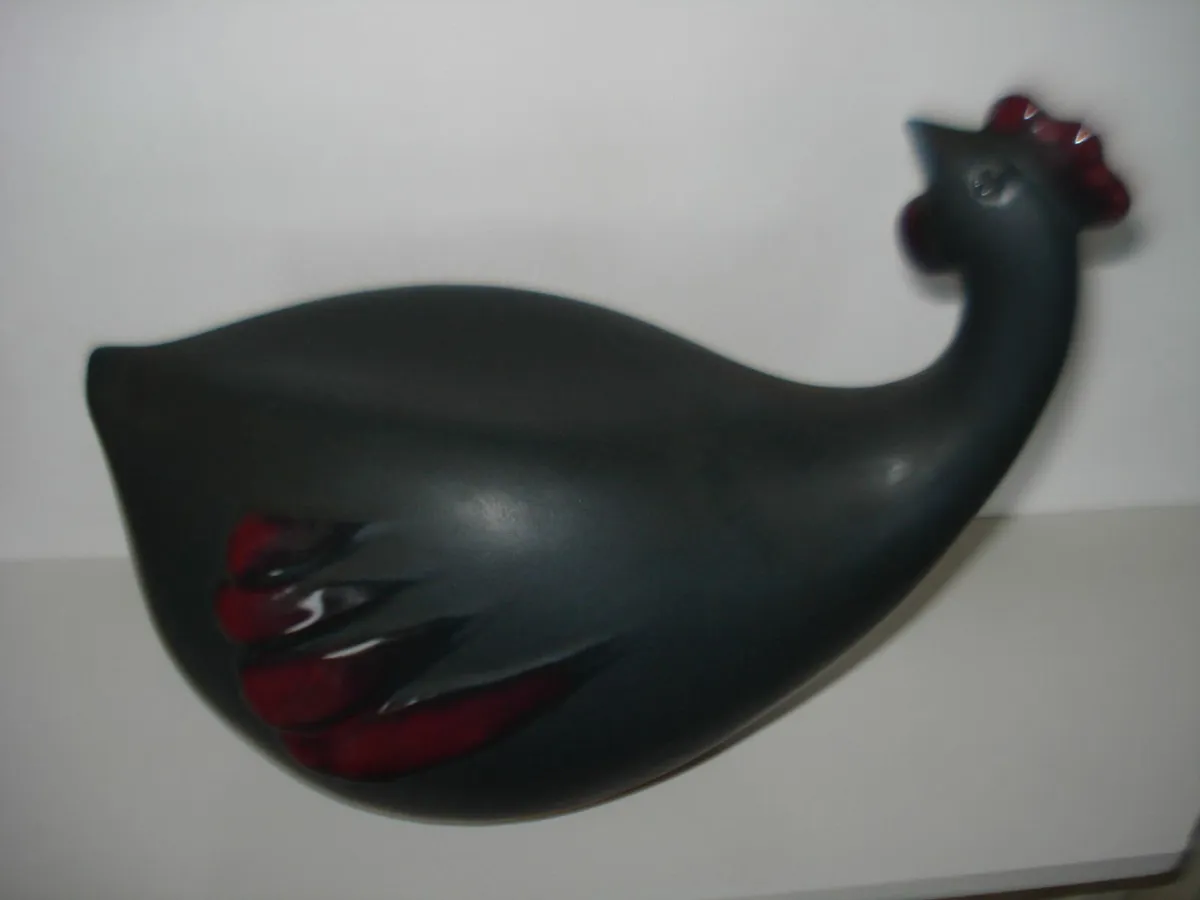 A CERAMIC & METAL HEN. - Image 3