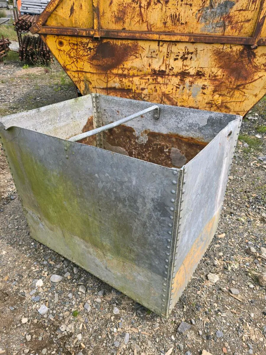 Galvanised metal tanks with rivets - Image 1