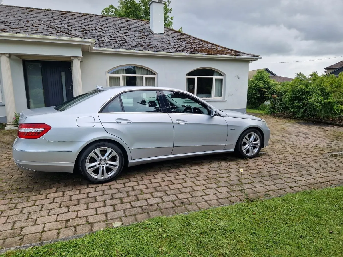 Mercedes-Benz E-Class 2010 - Image 2