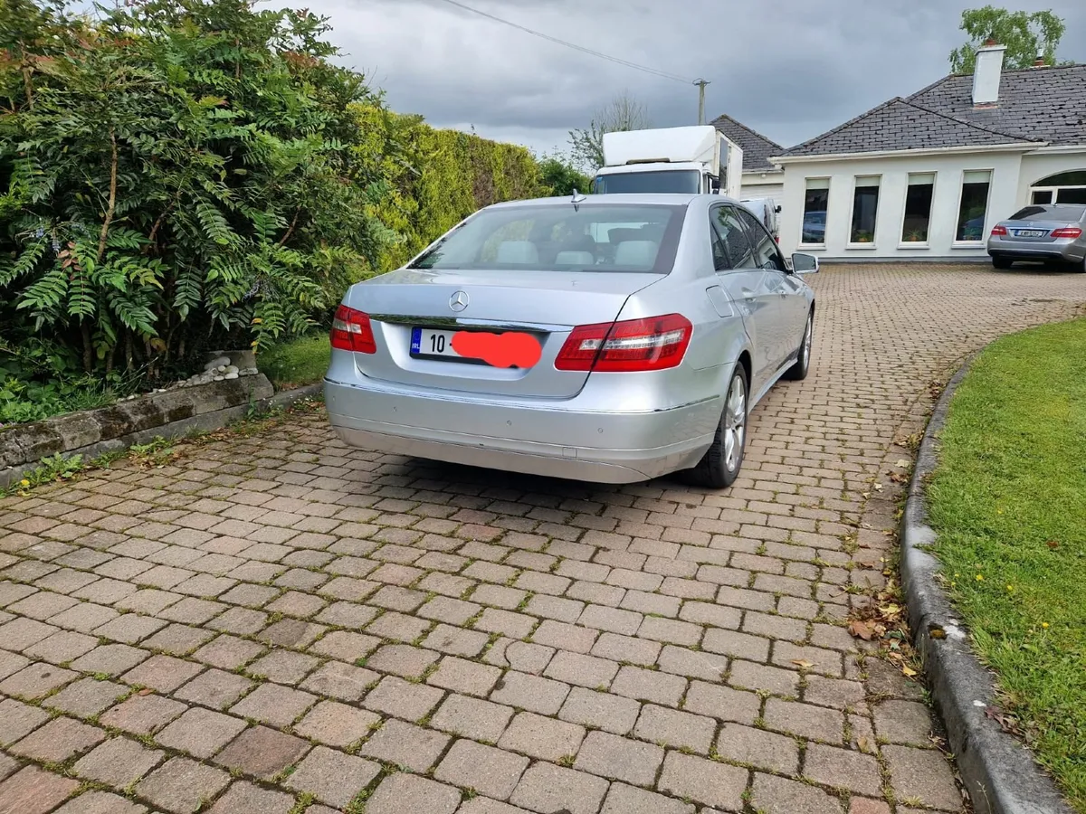 Mercedes-Benz E-Class 2010 - Image 4